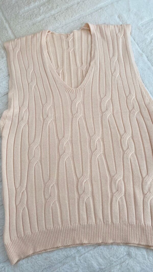 Art.25139 Chaleco cuello V trenzados